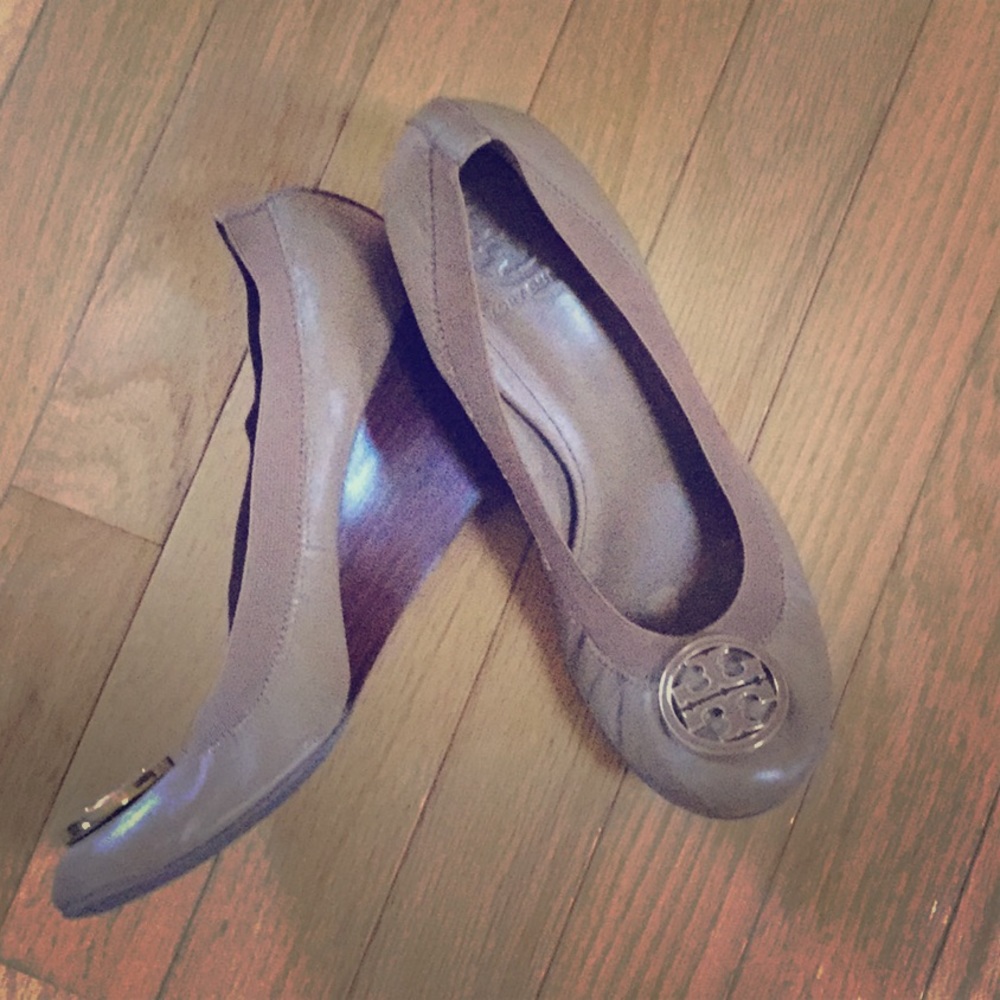 Tory Burch Tan leather Caroline Wedges